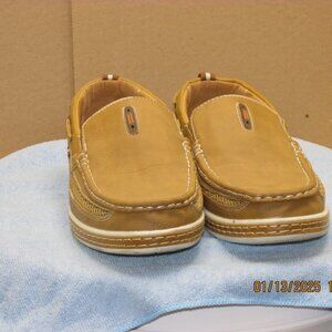 The listing is for:(1)Pr. Frenchic Collections Men's Slip-On Loafers 10.5 Tan